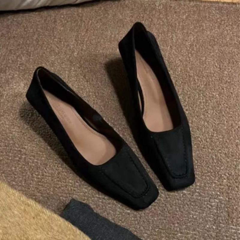 Mary Jane cipele, četvrtasti nos, niski gornji dio, gornji i unutarnji sloj od Super Fiber, PU potplat i PU umetak, srednja peta 3–6 cm