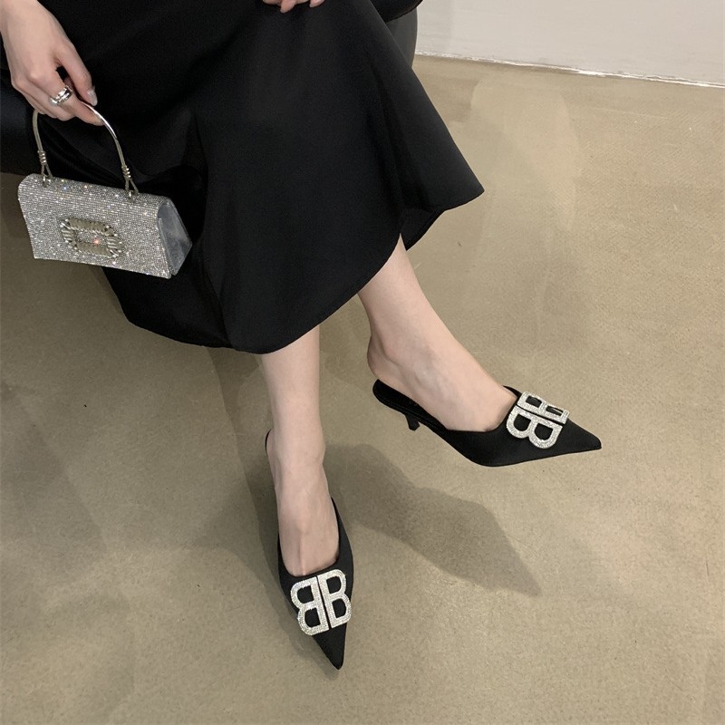 PU мюли за есен 2025 с нисък ток, остър нос, плъзгащо се затваряне, гумена подметка