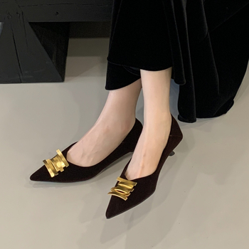 Високи токчета със метална катарама, горна част от суперфибър, подметка от гума, остър нос, котешки ток, нисък ток (<3 см), Есен 2025