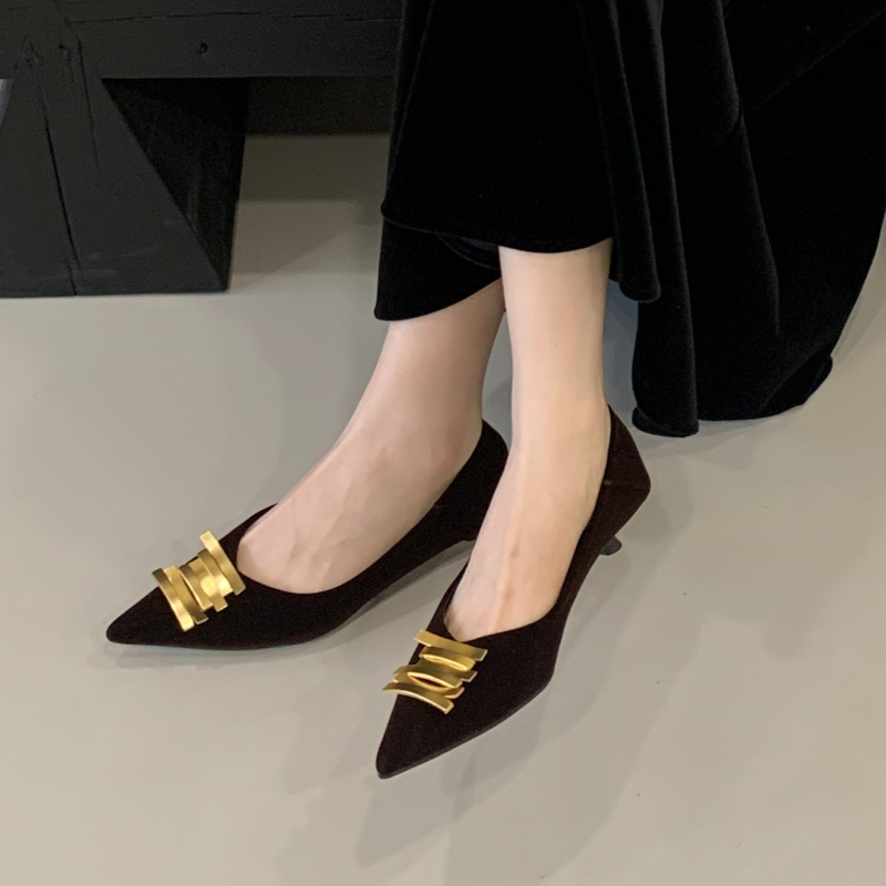 Високи токчета със метална катарама, горна част от суперфибър, подметка от гума, остър нос, котешки ток, нисък ток (<3 см), Есен 2025