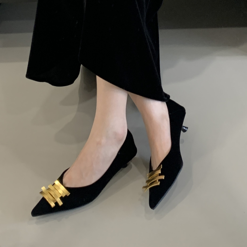 Високи токчета със метална катарама, горна част от суперфибър, подметка от гума, остър нос, котешки ток, нисък ток (<3 см), Есен 2025