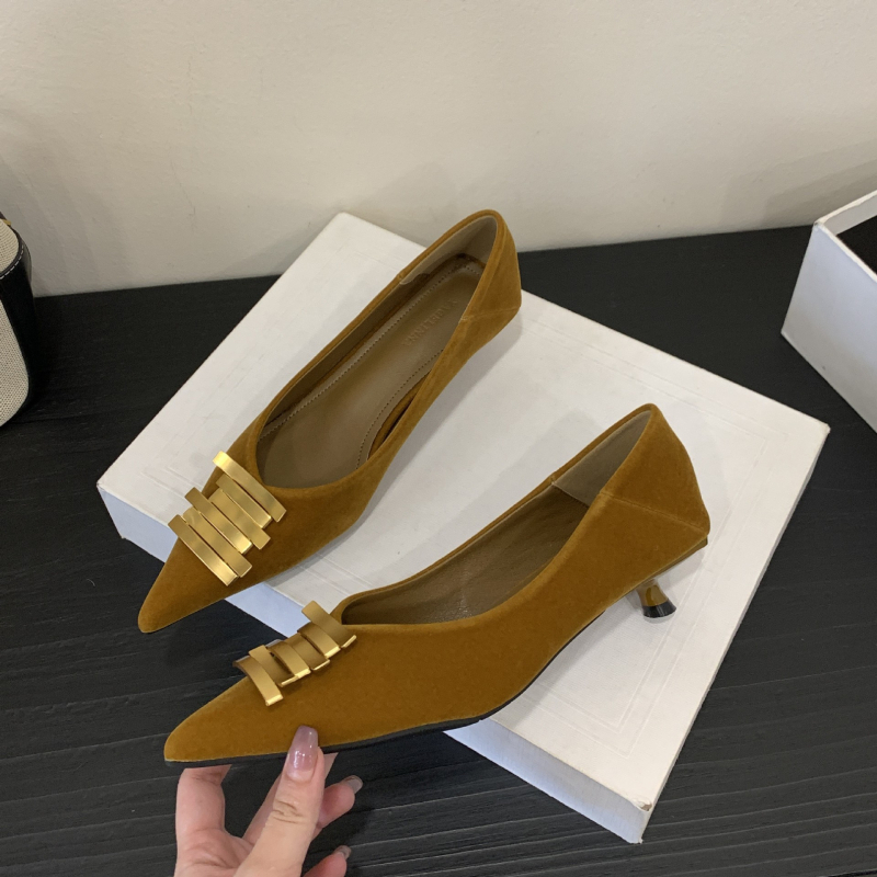 Високи токчета със метална катарама, горна част от суперфибър, подметка от гума, остър нос, котешки ток, нисък ток (<3 см), Есен 2025