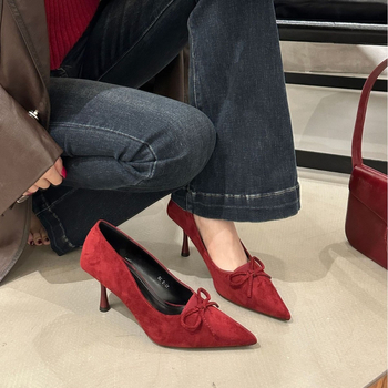 Ženske cipele s oštrim nosom i mašnicom, visokih potpetica, slip-on, 6–8 cm peta