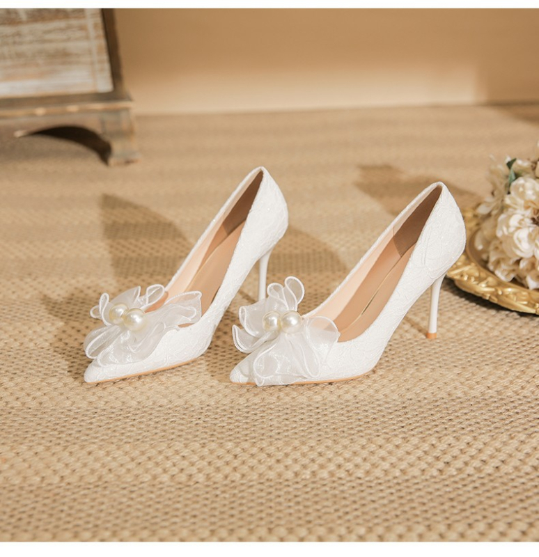 Vjenčane cipele, šiljasti nos, visina potpetice 6–8 cm, tanak potpetica, slip-on, PU gornji dio
