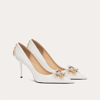 Banketne cipele - šiljasti nos, stiletto petu, visina pete 6-8 cm, sjajni vamp, podstava od mikrovlakna