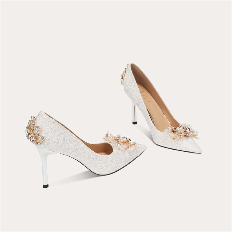 Banketne cipele - šiljasti nos, stiletto petu, visina pete 6-8 cm, sjajni vamp, podstava od mikrovlakna