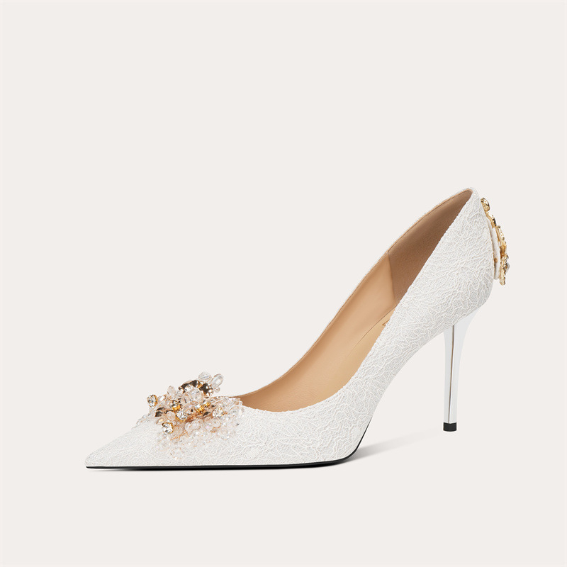 Banketne cipele - šiljasti nos, stiletto petu, visina pete 6-8 cm, sjajni vamp, podstava od mikrovlakna