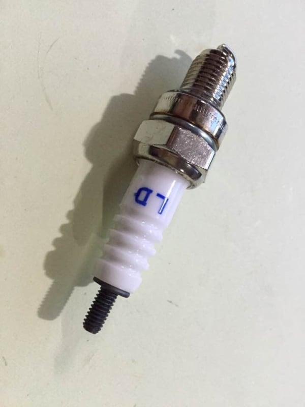 Svečica za paljenje za motocikl CD110 CD70, trozub dizajn – Hongqi parts