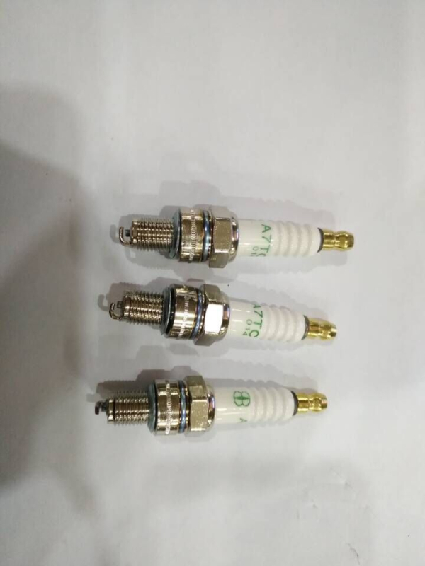 Hongju Parts Svečica za motor s tri kandže za CD110 CD70