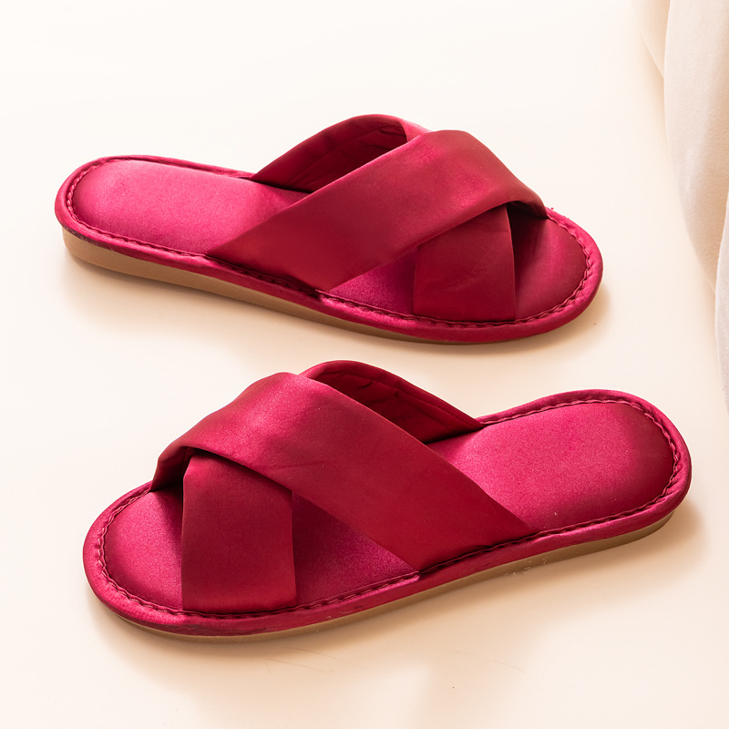 Ženske satin papuče s cvjetnim križem za kućnu i hotelsku upotrebu; slip-on, unutarnja tkanina, potplat od telećeg konca; proljeće 2025