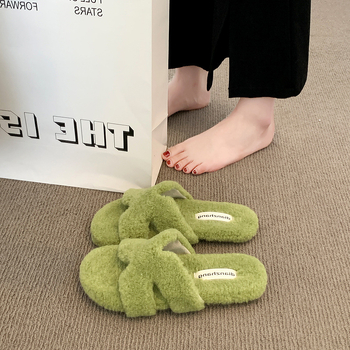 Ženske pliš papuče, slip-on – gornji dio: umjetni pliš, unutrašnjost: tkanina, potplat: guma, zatvaranje: slip-on, ravna podplat