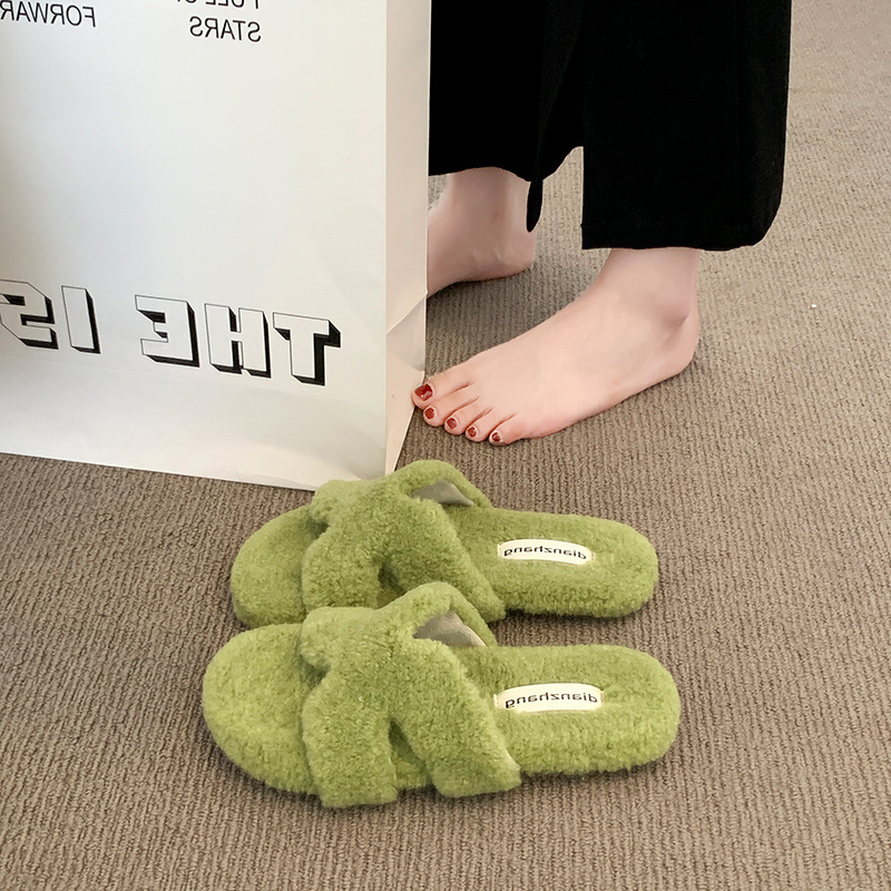 Ženske pliš papuče, slip-on – gornji dio: umjetni pliš, unutrašnjost: tkanina, potplat: guma, zatvaranje: slip-on, ravna podplat