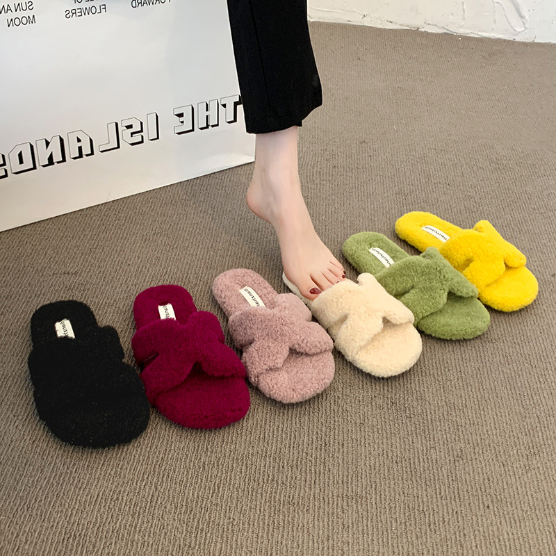 Ženske pliš papuče, slip-on – gornji dio: umjetni pliš, unutrašnjost: tkanina, potplat: guma, zatvaranje: slip-on, ravna podplat