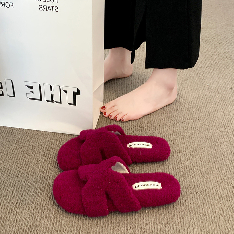 Ženske pliš papuče, slip-on – gornji dio: umjetni pliš, unutrašnjost: tkanina, potplat: guma, zatvaranje: slip-on, ravna podplat