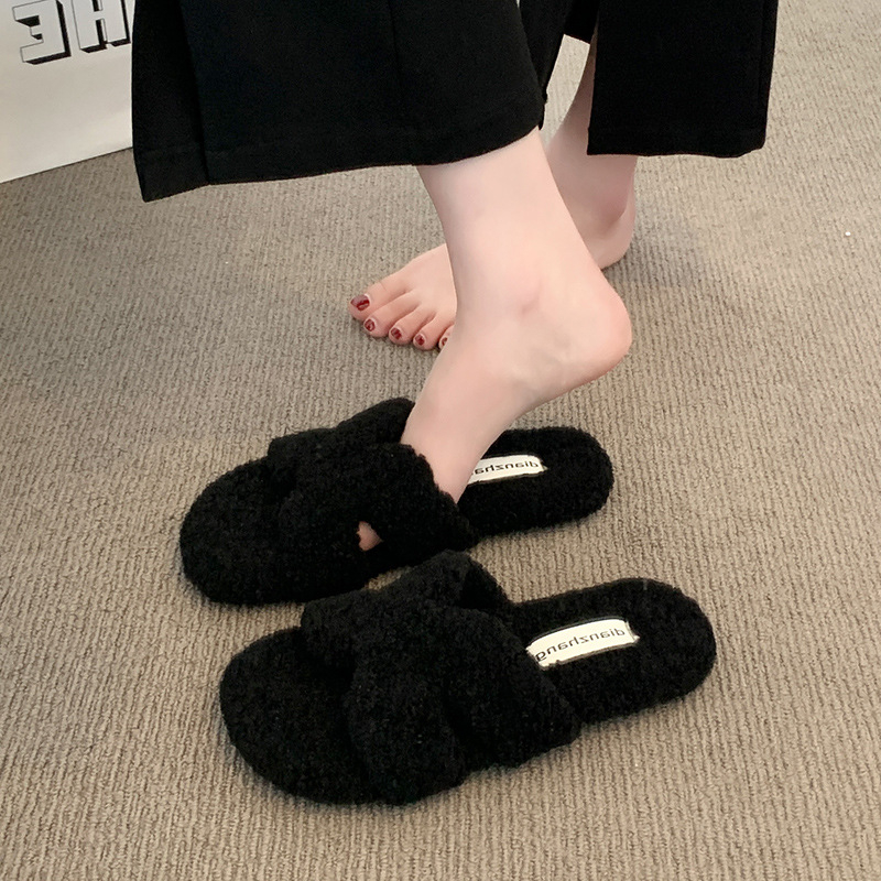 Ženske pliš papuče, slip-on – gornji dio: umjetni pliš, unutrašnjost: tkanina, potplat: guma, zatvaranje: slip-on, ravna podplat