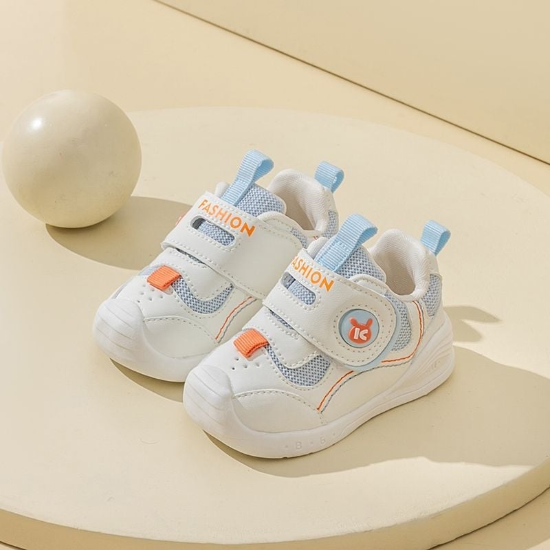 Παιδικά αθλητικά παπούτσια για νήπια – επάνω μέρος από μικροϊνι δέρμα, αντιολισθητική σόλα, 12–36 μηνών, καρτούν εκτύπωση