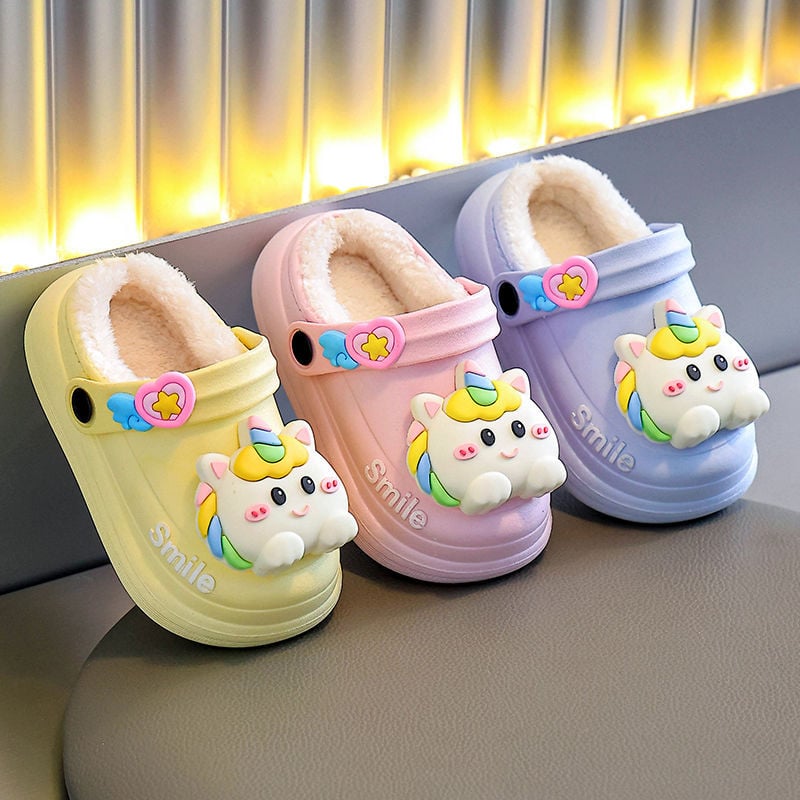 Egyszarvú gyerek beltéri papucsok (1–3 évesek) - PVC felsőrész, PVC talp, rajzfilm minta, lányoknak