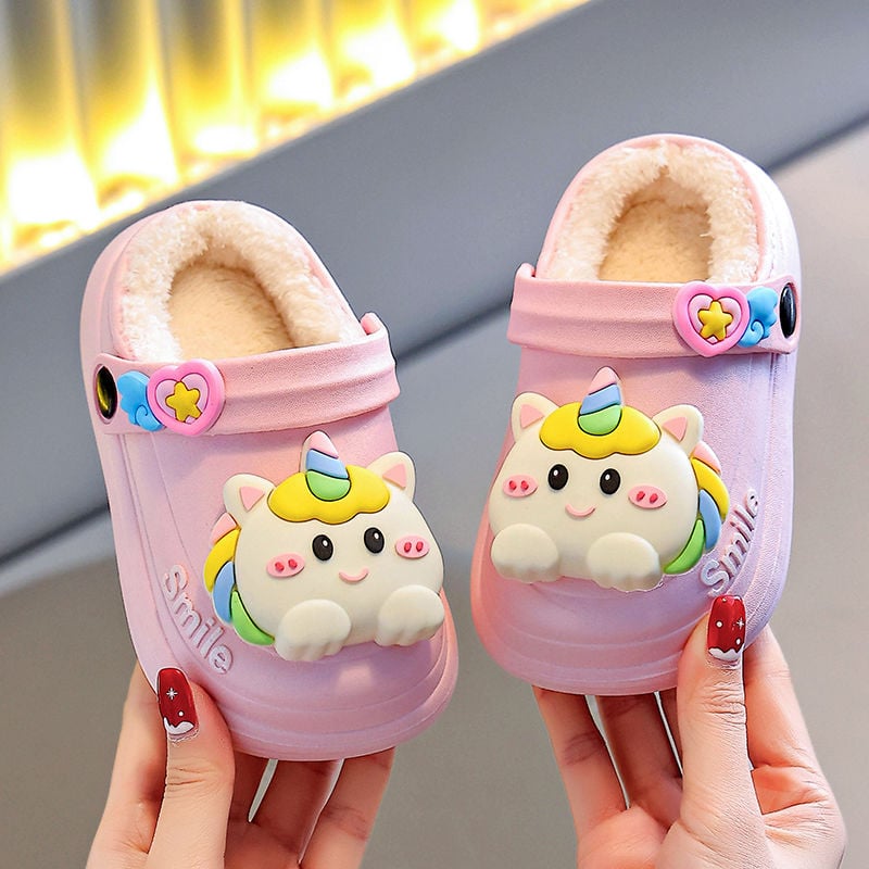 Egyszarvú gyerek beltéri papucsok (1–3 évesek) - PVC felsőrész, PVC talp, rajzfilm minta, lányoknak