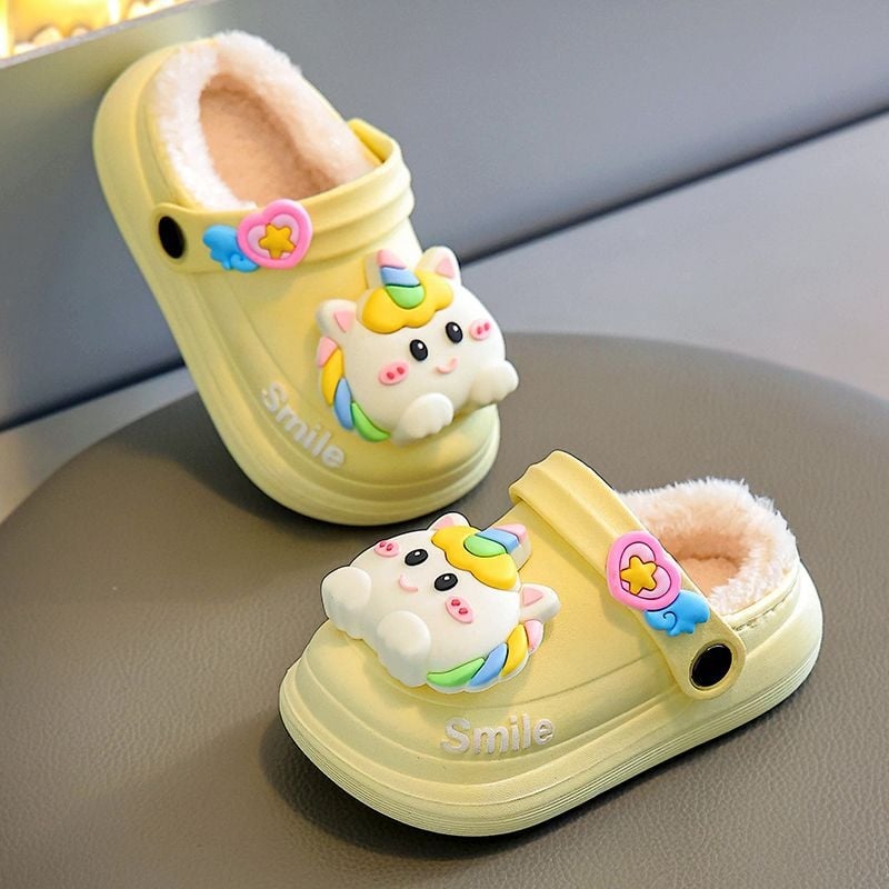 Egyszarvú gyerek beltéri papucsok (1–3 évesek) - PVC felsőrész, PVC talp, rajzfilm minta, lányoknak