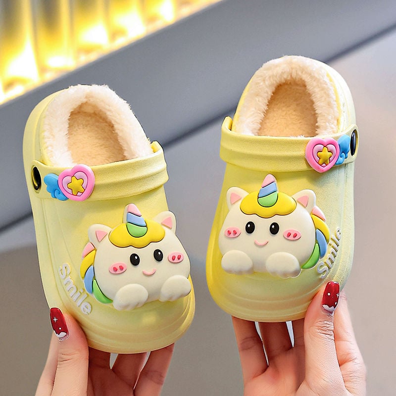 Egyszarvú gyerek beltéri papucsok (1–3 évesek) - PVC felsőrész, PVC talp, rajzfilm minta, lányoknak