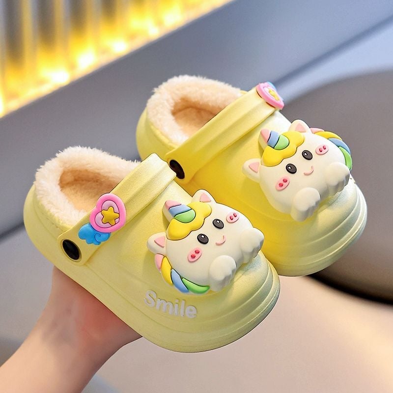 Egyszarvú gyerek beltéri papucsok (1–3 évesek) - PVC felsőrész, PVC talp, rajzfilm minta, lányoknak
