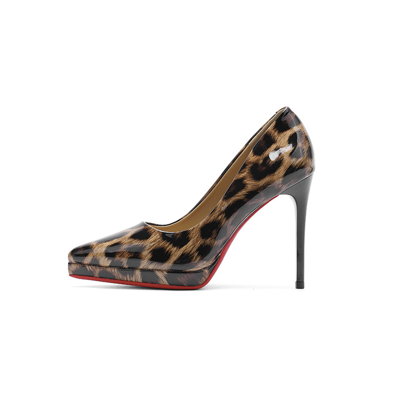 Ženske salonke s leopardim uzorkom, špičat nos, vrlo visoke pete (>8 cm), tanke potpetice, gumena potplat