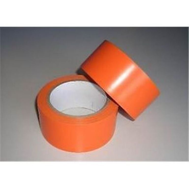 PVC csúszásgátló szalag lépcsőkhöz és fürdőszobához – matt felület, kopásálló és vízálló; 1 mm vastagság; gumi alapú ragasztó; PVC alapanyag; működési hőmérséklet 80°C-ig; alkalmas lépcsőknek, folyosóknak és fürdőszobának.