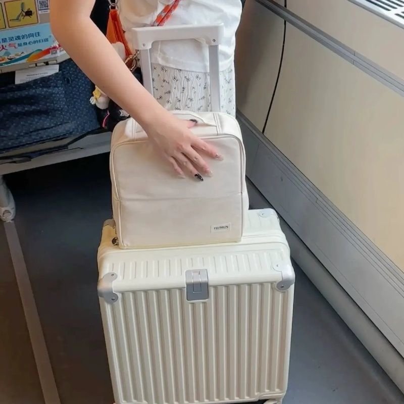 Geantă de machiaj cu design de agățare și compartimente verticale (material PU; rezistentă la apă; capacitate mare; capac rabatabil)