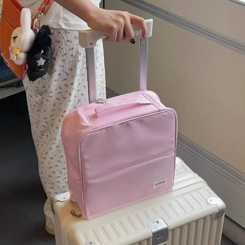 Geantă de machiaj cu design de agățare și compartimente verticale (material PU; rezistentă la apă; capacitate mare; capac rabatabil)