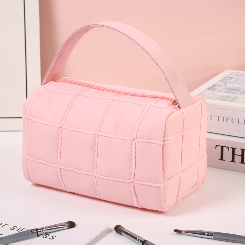 Козметичен несесер в Инс стил, полиестер, едноцветен модел, с цип, марка tatadu