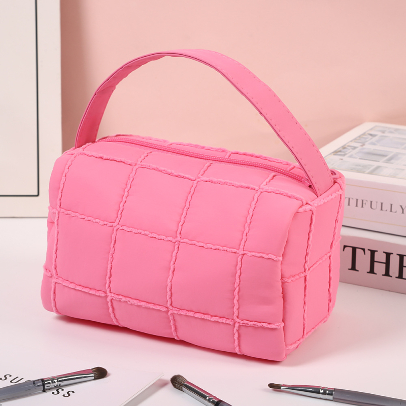 Козметичен несесер в Инс стил, полиестер, едноцветен модел, с цип, марка tatadu