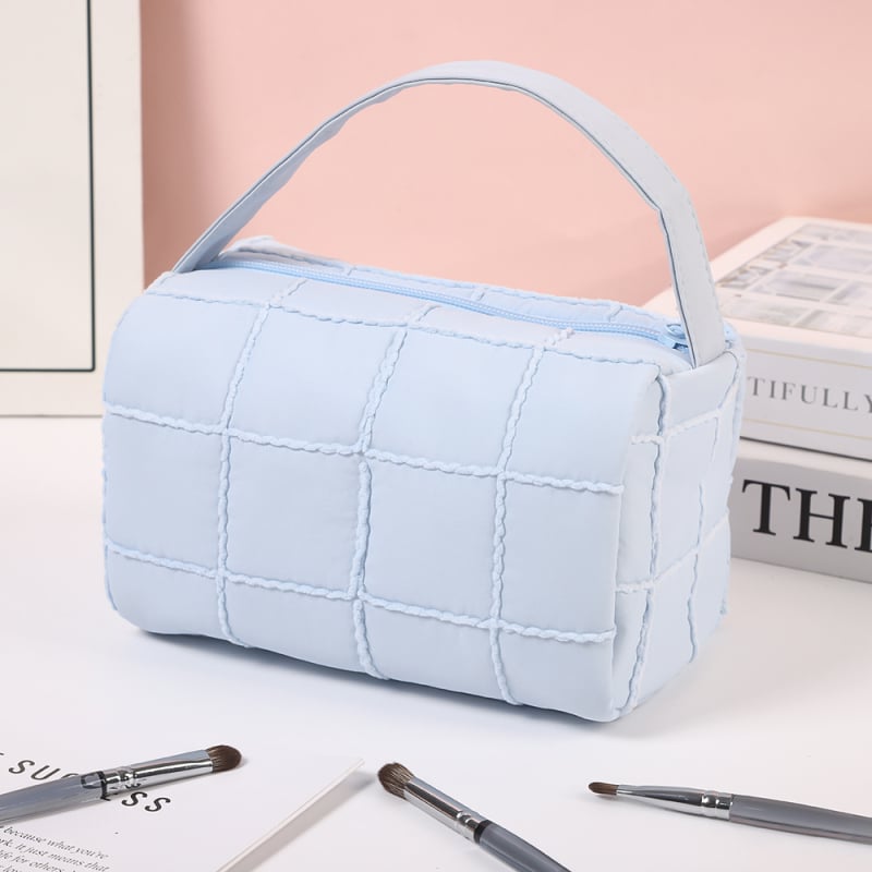 Козметичен несесер в Инс стил, полиестер, едноцветен модел, с цип, марка tatadu