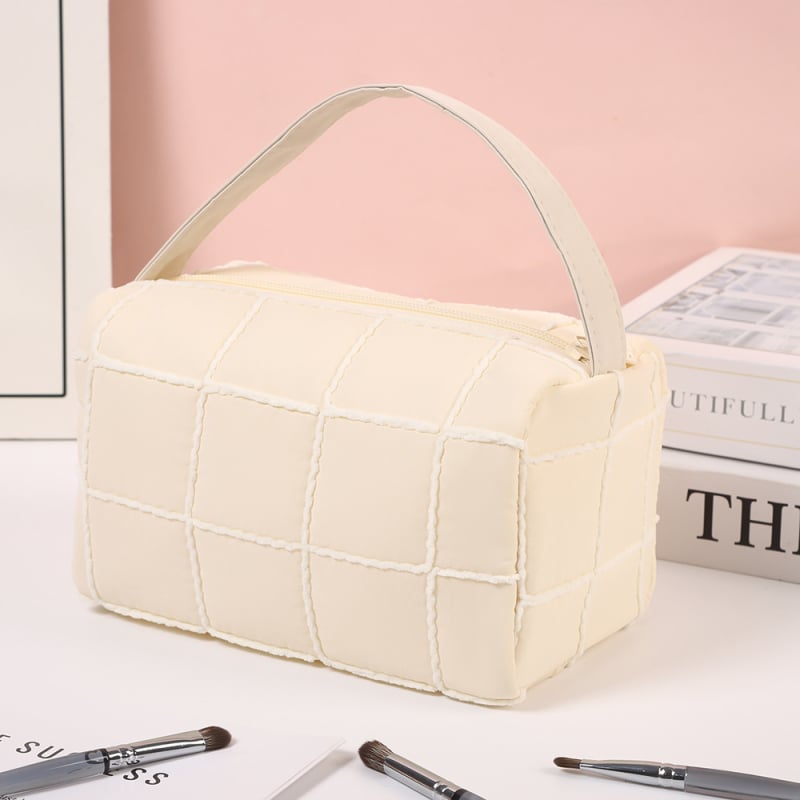 Козметичен несесер в Инс стил, полиестер, едноцветен модел, с цип, марка tatadu