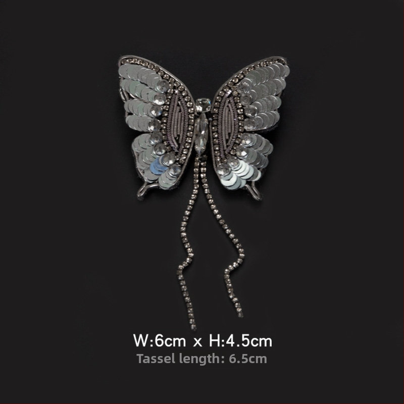 Filcová aplikácia s motívom motýľa so sklenenými korálkami a kamienkami, s strapcami - ručne šitý doplnok na šaty, topánky a tašky