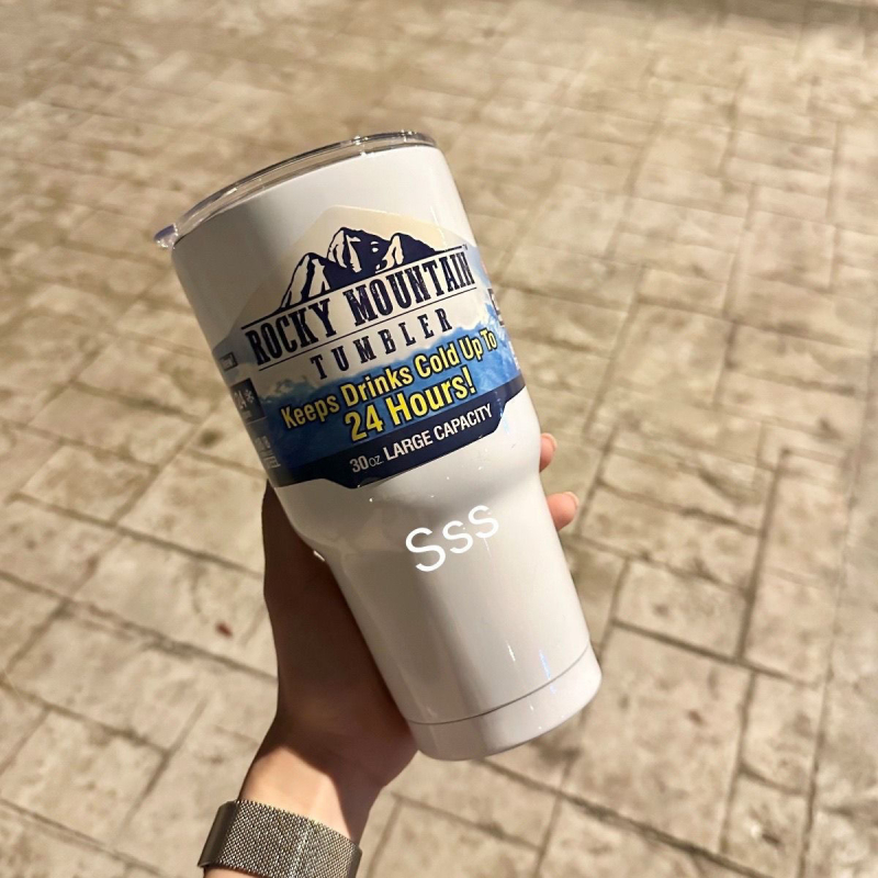 Termos čaša sa slamkom, velika kapaciteta; unutarnji 304 nehrđajući čelik, vanjski 201 nehrđajući čelik; vakuumska izolacija 6-12 sati; prijenosno