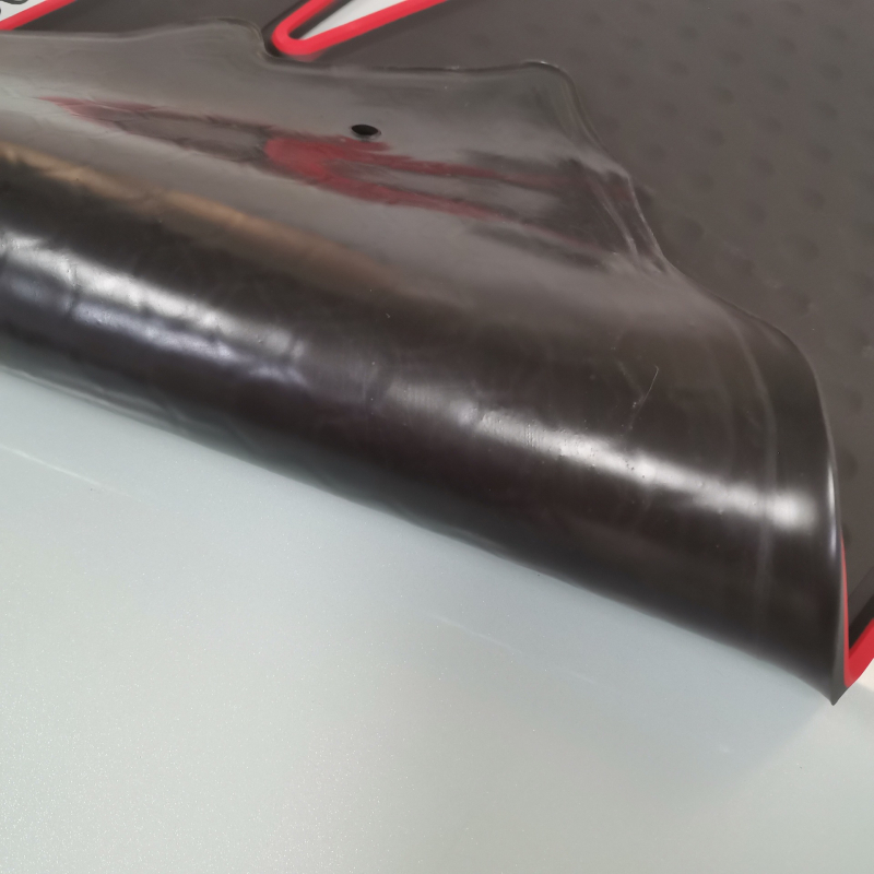 Латексови автомобилни стелки Land Rover Defender – персонализирани с лого и латексни подложки за крака