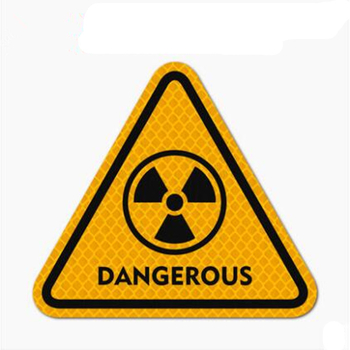 Autókarosszériára szánt matrica háromszög alakú figyelmeztető csíkokkal, gyémánt osztályú fényvisszaverő fólia, erős tapadás, angol feliratok és grafika, rajzfilmszerű stílus, testre szabható