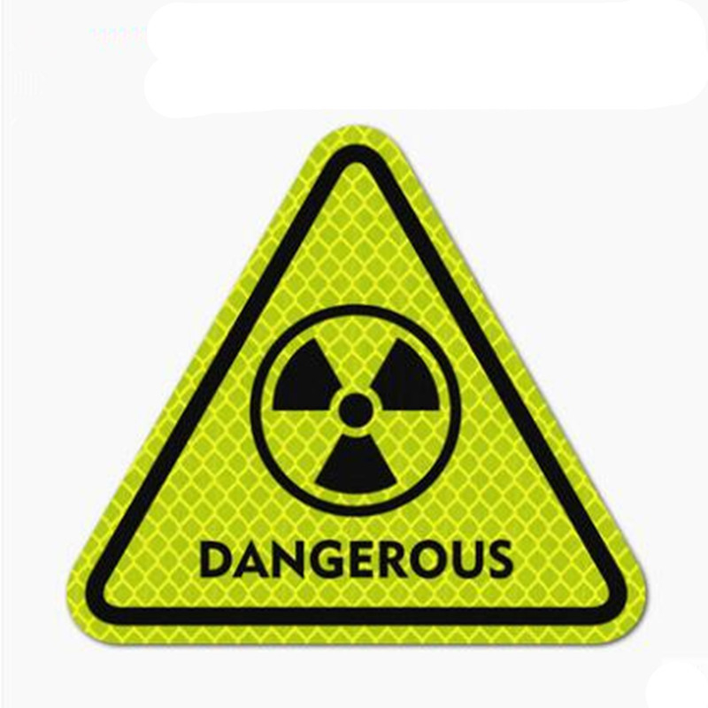 Autókarosszériára szánt matrica háromszög alakú figyelmeztető csíkokkal, gyémánt osztályú fényvisszaverő fólia, erős tapadás, angol feliratok és grafika, rajzfilmszerű stílus, testre szabható