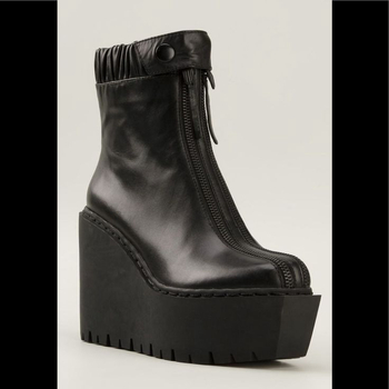 Pantofi Lolita cu platformă pentru cosplay — vârf ascuțit, partea superioară PU, platformă tip tort, toc foarte înalt (>8 cm)