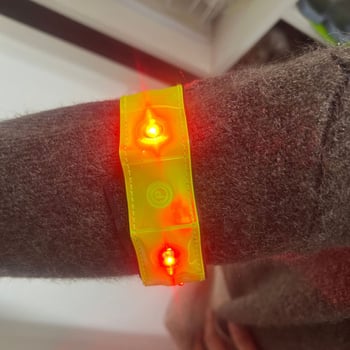 Brățară LED luminoasă din PVC, reflectorizantă, pentru alergare și ciclism noaptea, cu închidere Velcro, conform Standardului European