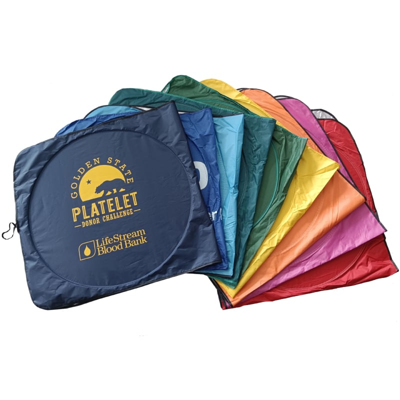 Autó első ablakára illő napvédő logónyomással, kamufláž minta, univerzális, kártya beépített rögzítés, anyag: ezüst szalag