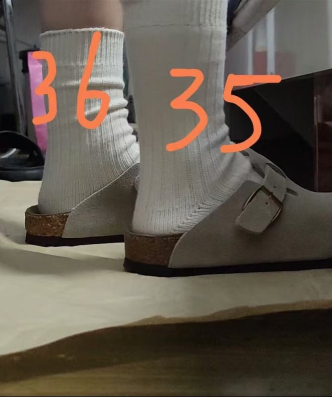 Kožne papuče s kapom na prstima od hovinjeg velura, potplat od prirodne gume, unutrašnjost od super vlakana — ljeto 2024