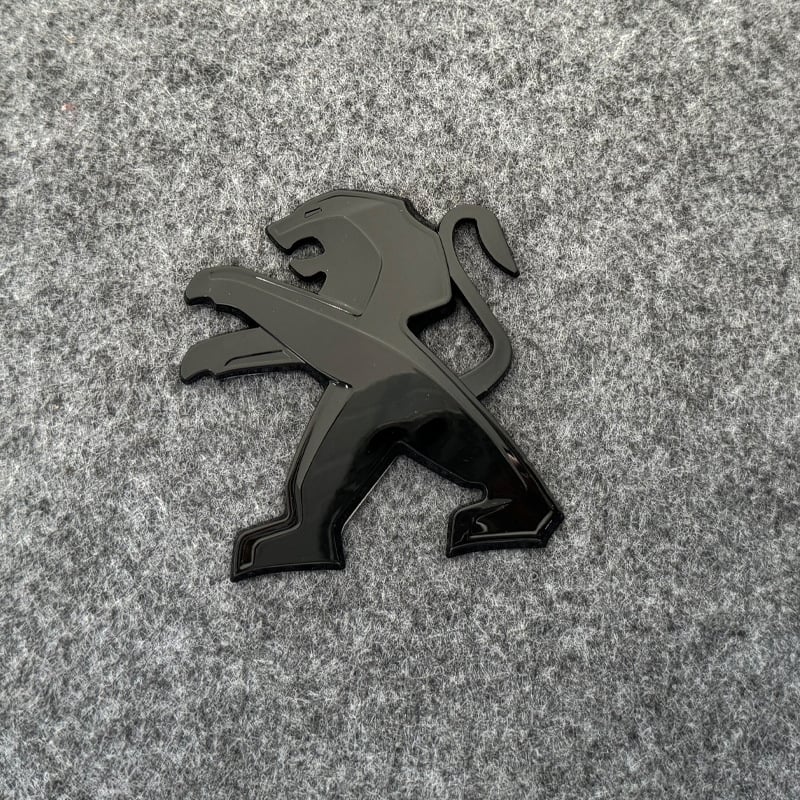 Peugeot 208/308/408/508 hátsó embléma matrica – Oroszlán motívum, fényvisszaverő, vákuumos rögzítés, testreszabható