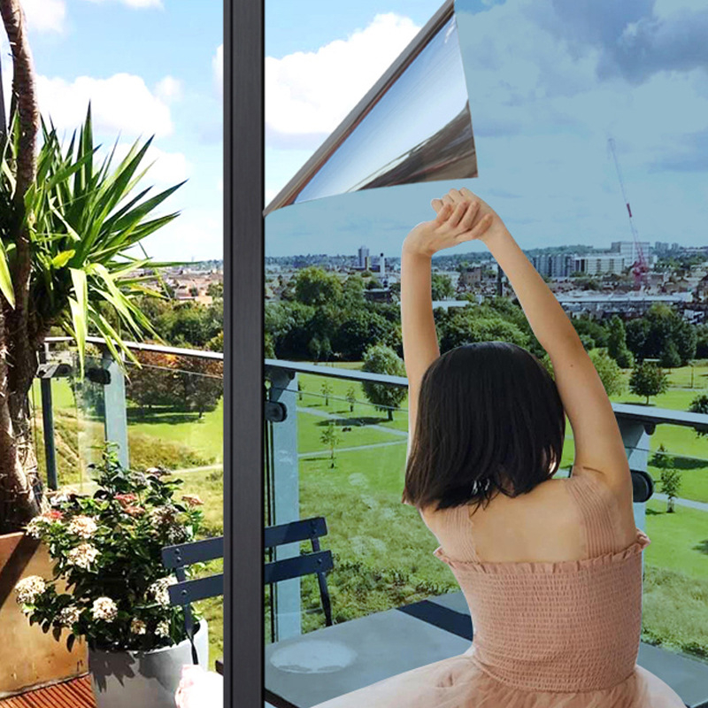 PET prozorski film za sunčanu zaštitu — jednosmjerna vizija, samoljepljiv, moderan minimalistički stil
