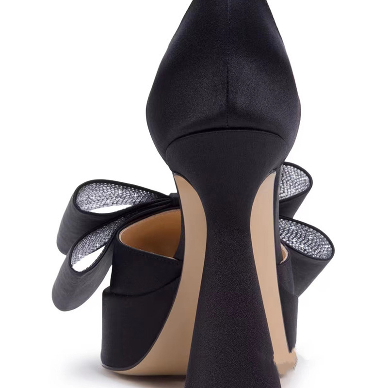 Sandale s otvorima od satena, oštar vrh, kopča, vodootporna platforma, debeli potpetica