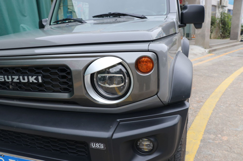 Ambition prednji okvir za svjetla za Jimny 2019–2020, dekorativni Angry Eye okvir za prednji dio, s karbonskim uzorkom završetka, mogućnost prilagodbe
