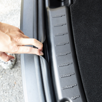 Tesla Model Y/3 zaštitnik praga prtljažnika – potpuno pokriće, otporan na ogrebotine, materijal: termoplastični poliester elastomer (TPE)