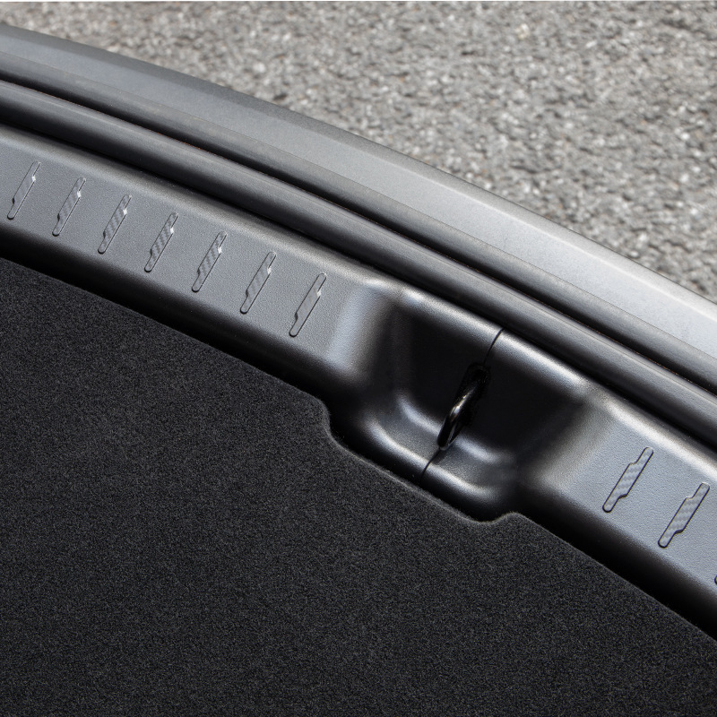 Tesla Model Y/3 zaštitnik praga prtljažnika – potpuno pokriće, otporan na ogrebotine, materijal: termoplastični poliester elastomer (TPE)