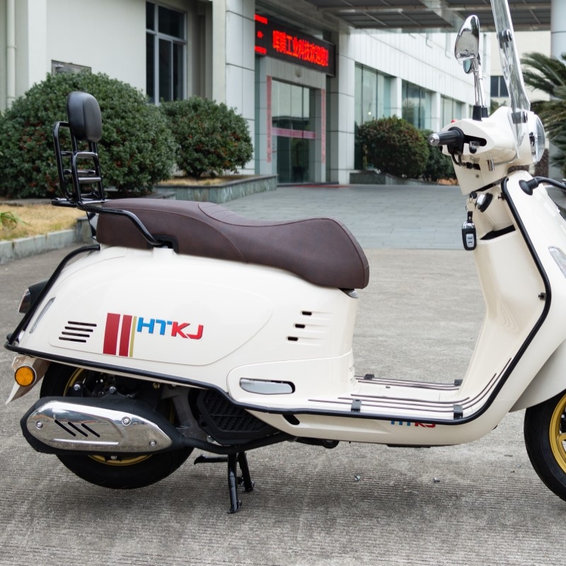 IBX 023 Παρμπρίζ μοτοσικλέτας με πίσω ράφι, συμβατό με σκούτερ και μοτοσικλέτα, κωδικός προϊόντος 01