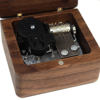 Ξύλινο διακοσμητικό μουσικό κουτί από μαύρη καρυδιά, γλυπτό σχέδιο, δυνατότητα προσαρμογής και εκτύπωσης λογότυπου, απλός μοντέρνος σχεδιασμός